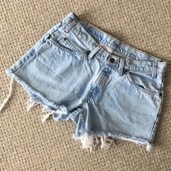 Levi's Pants - 💫 Vintage Levi’s High Waisted Cut Off Jean Shorts